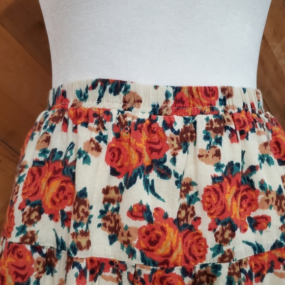 Annabelle Floral Tiered Pull On Skirt - Picture 3 of 9
